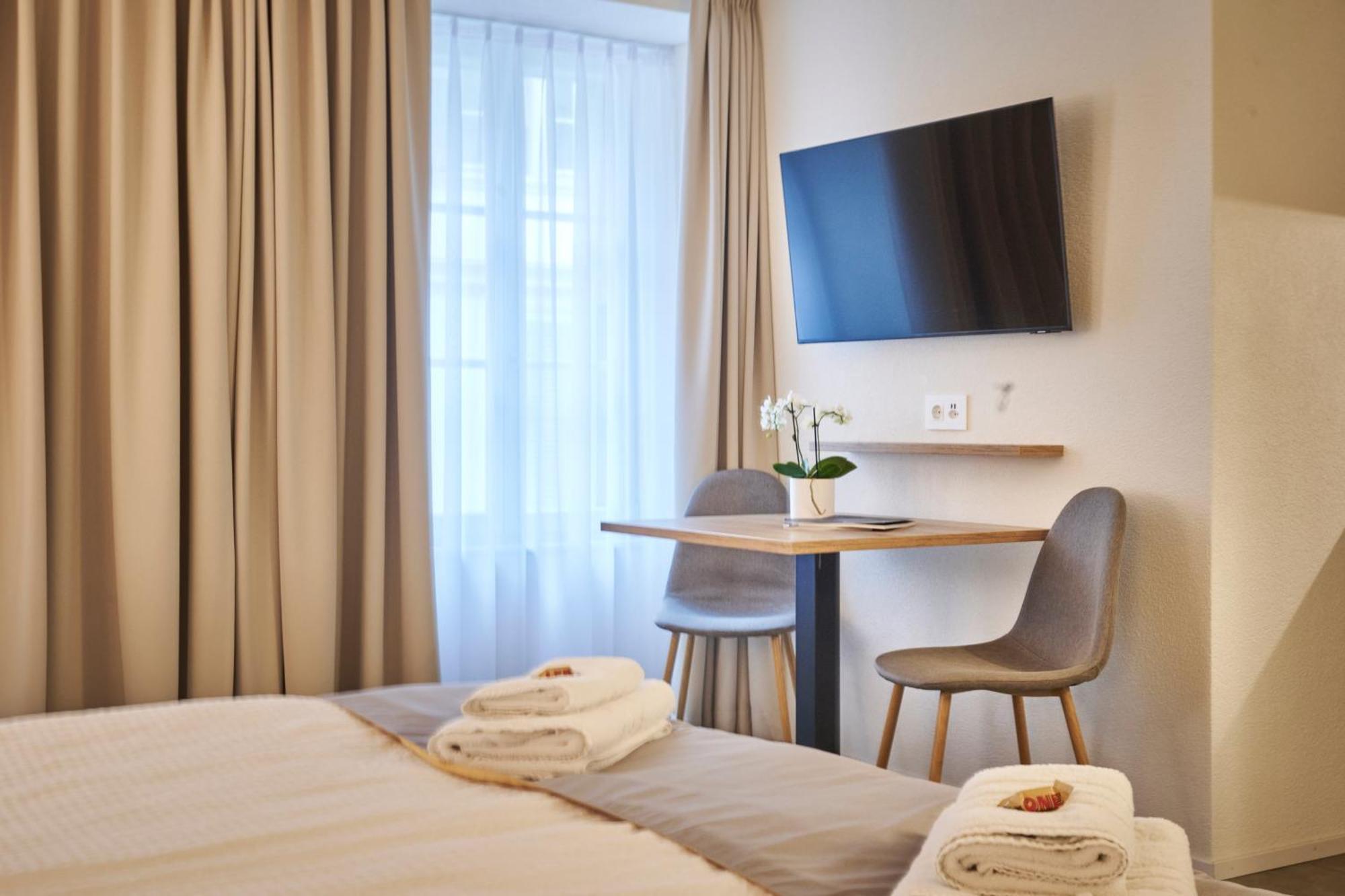 Aparthotel Krone - Self Check-In Unterseen Екстериор снимка
